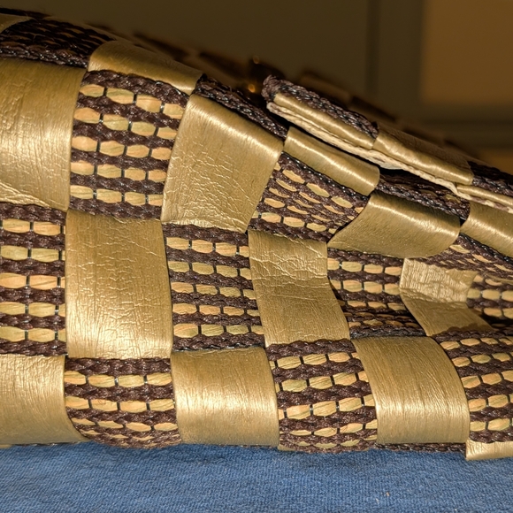 Woven Two-Tone Top-Handle Women’s Bag in Tan and Brown - Picture 3 of 7